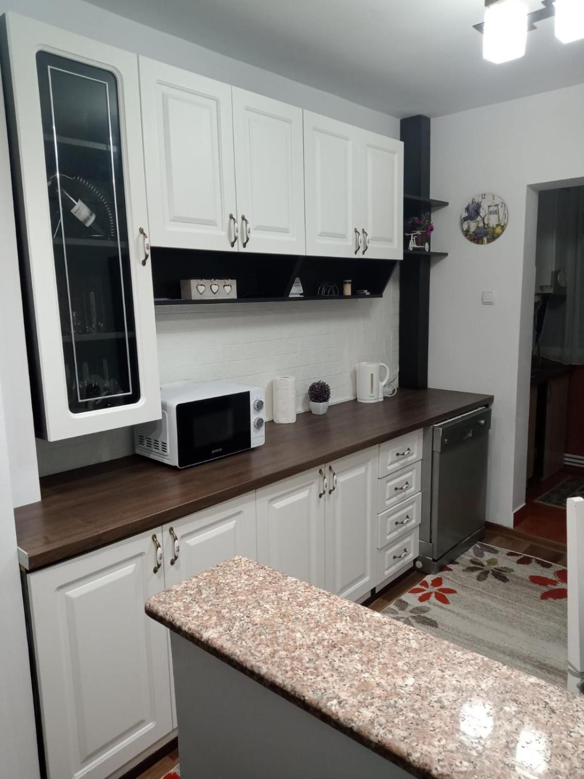 Penti Apartament Suceava Exteriör bild